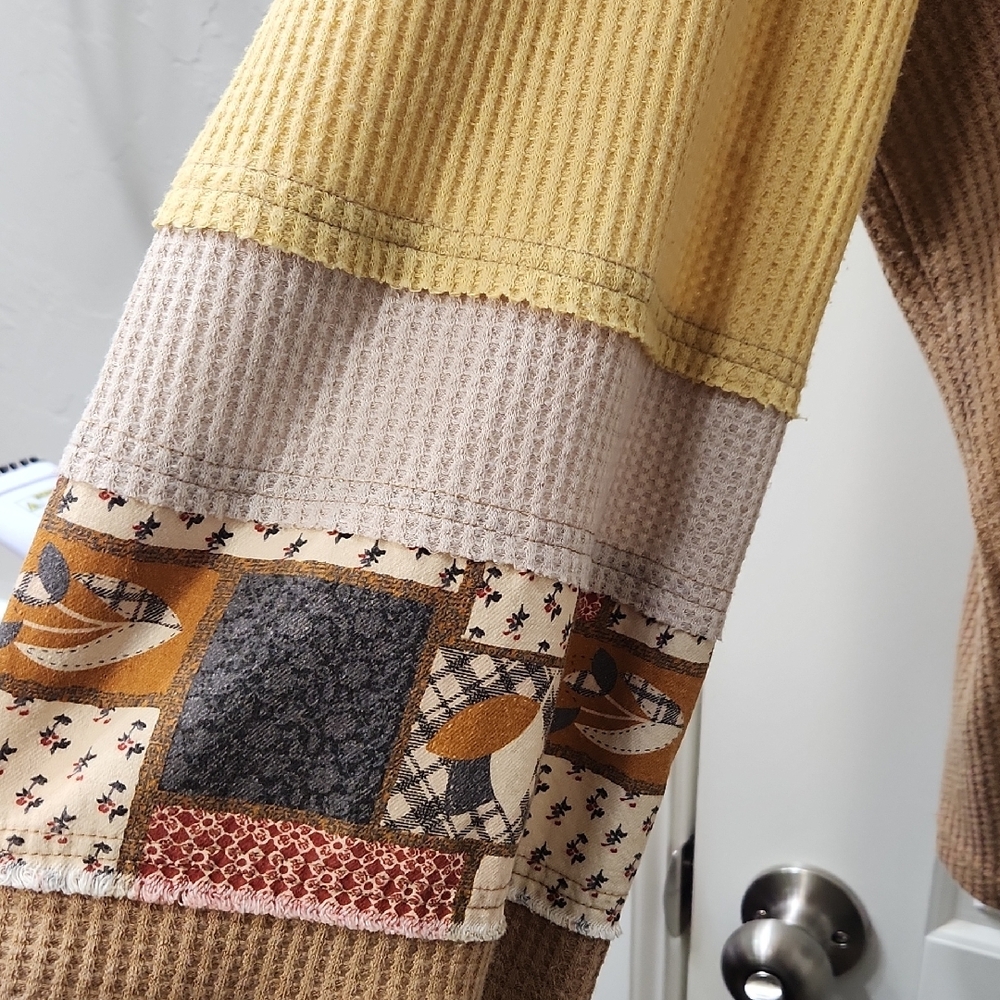 Easel Waffle Knit Top with Patchwork Sleeves - 3XL - image 4